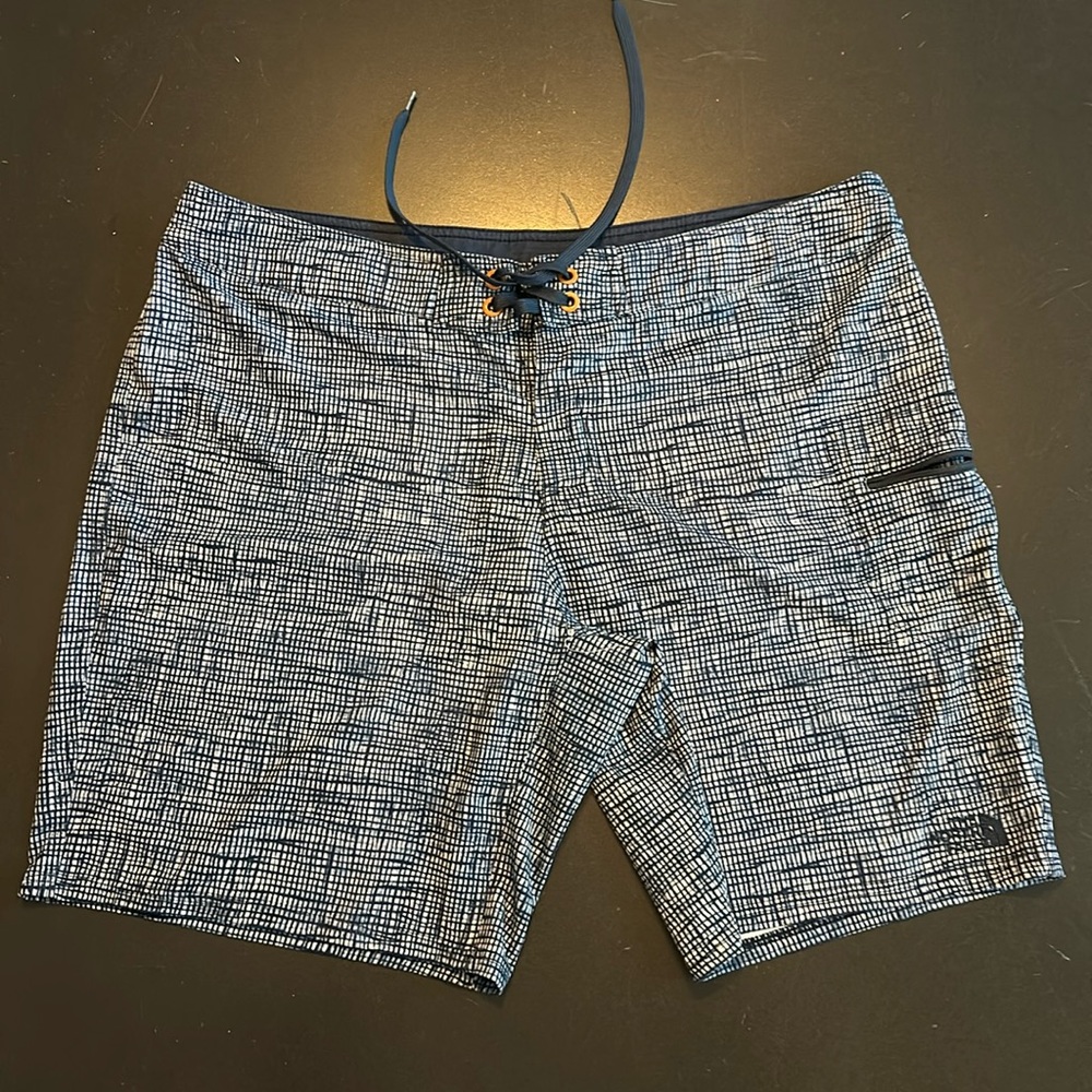 The north face 38 inch blue board shorts